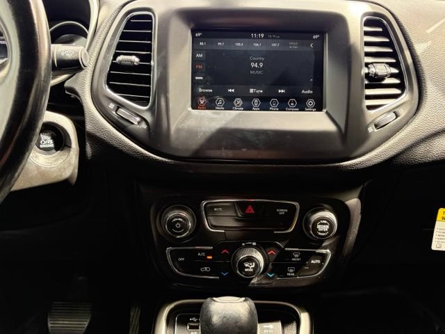Used 2019 Jeep Compass Latitude w/ Popular Equipment Group FWD image 27