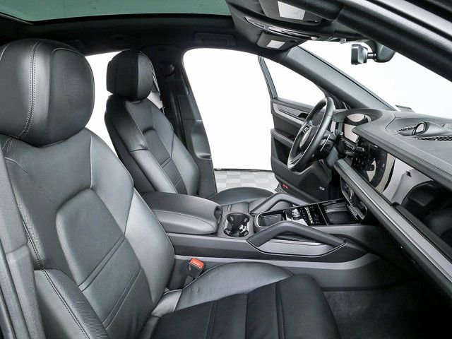Certified 2024 Porsche Cayenne AWD image 25