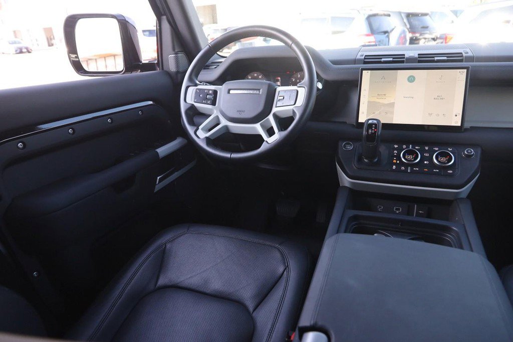 Used 2024 Land Rover Defender 110 SE image 25