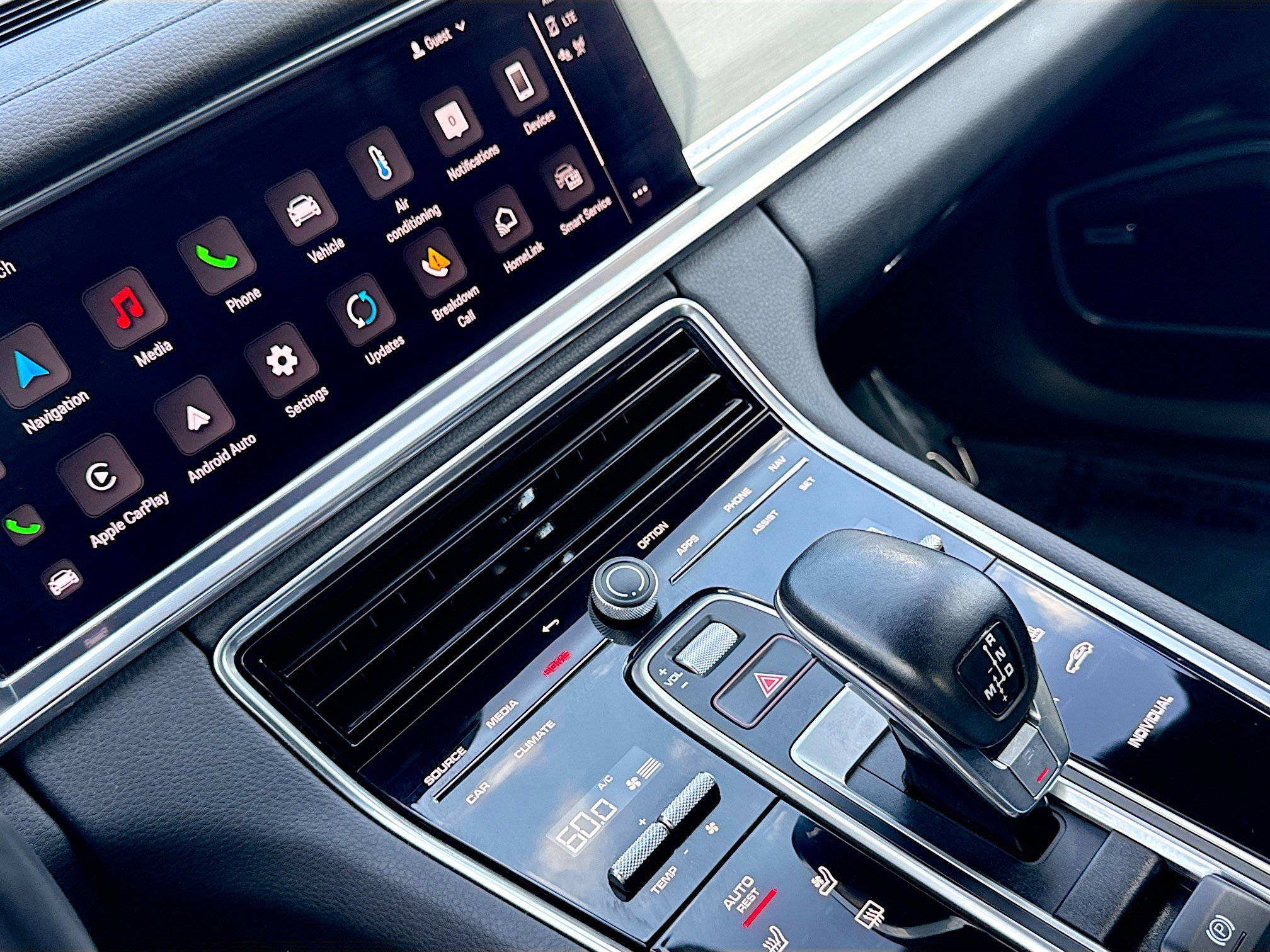 Used 2022 Porsche Panamera 4 Platinum Edition image 28