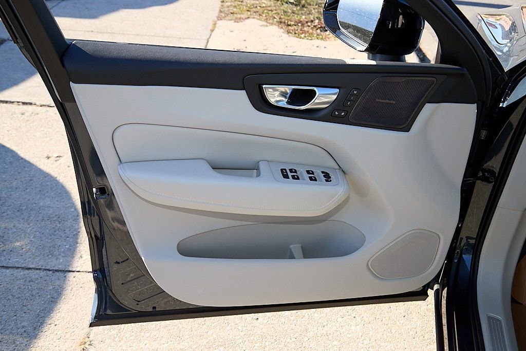 New 2026 Volvo XC60 B5 Ultra w/ Protection Package Premier image 9