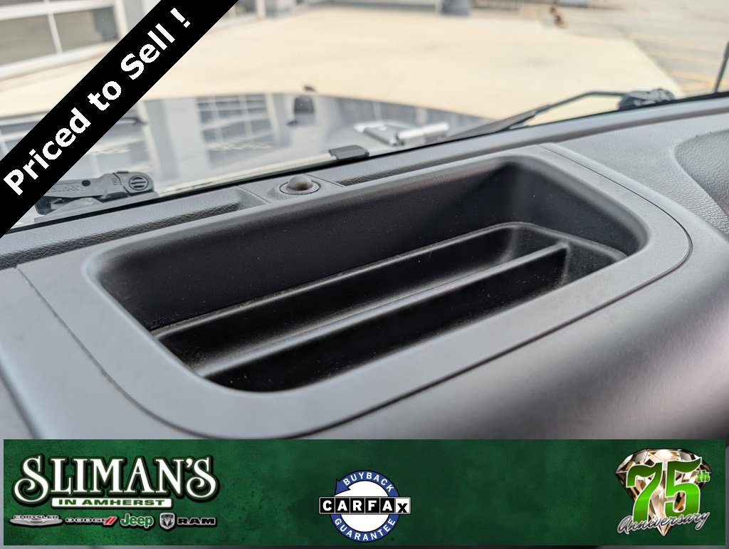 Used 2018 Jeep Wrangler Unlimited Sahara w/ Connectivity Group image 26