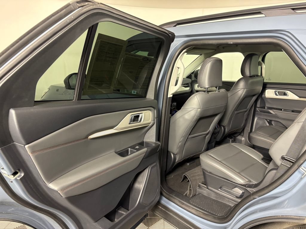 Certified 2025 Ford Explorer Active w/ Active Comfort Package AWD/4WD image 28