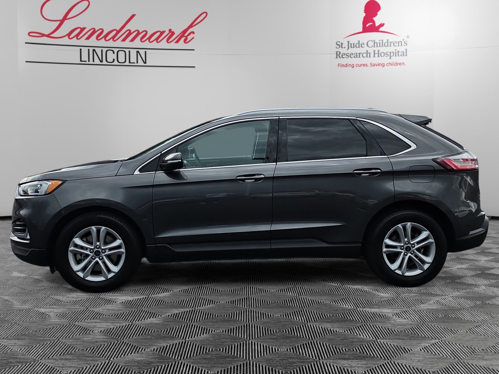 Used 2020 Ford Edge SEL w/ Convenience Package AWD/4WD image 2