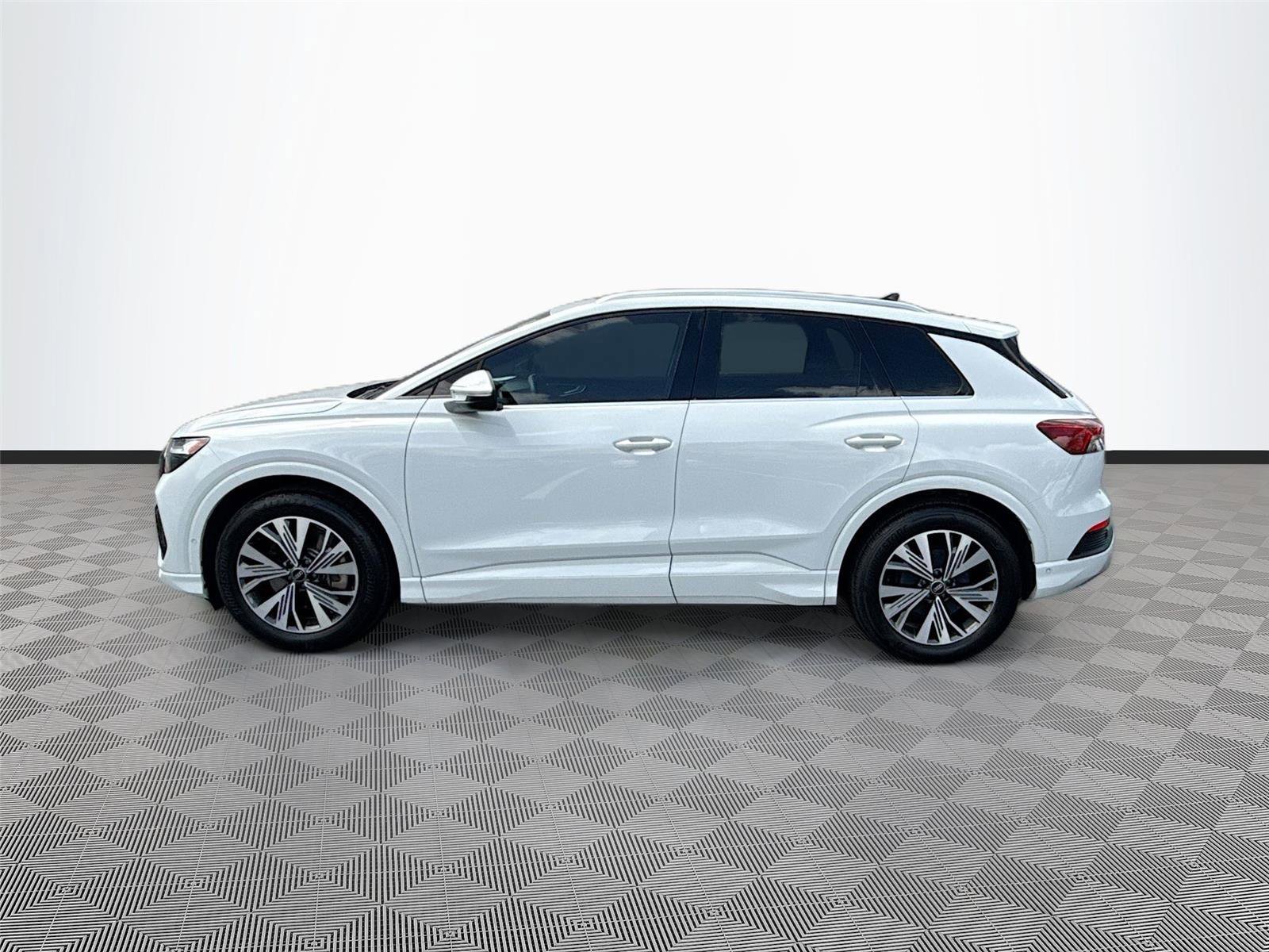 Certified 2023 Audi Q4 e-tron Premium Plus w/ Premium Plus RWD image 4