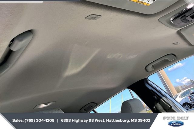 Used 2023 Toyota Corolla Cross L image 16