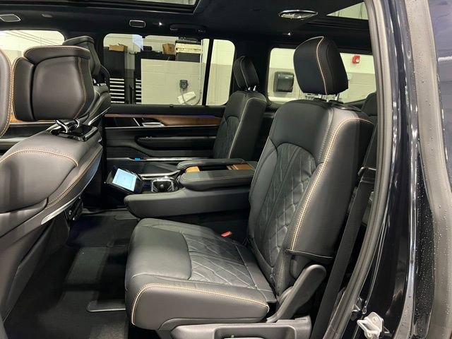 New 2025 Jeep Grand Wagoneer Series III w/ HD Trailer Tow Package image 17