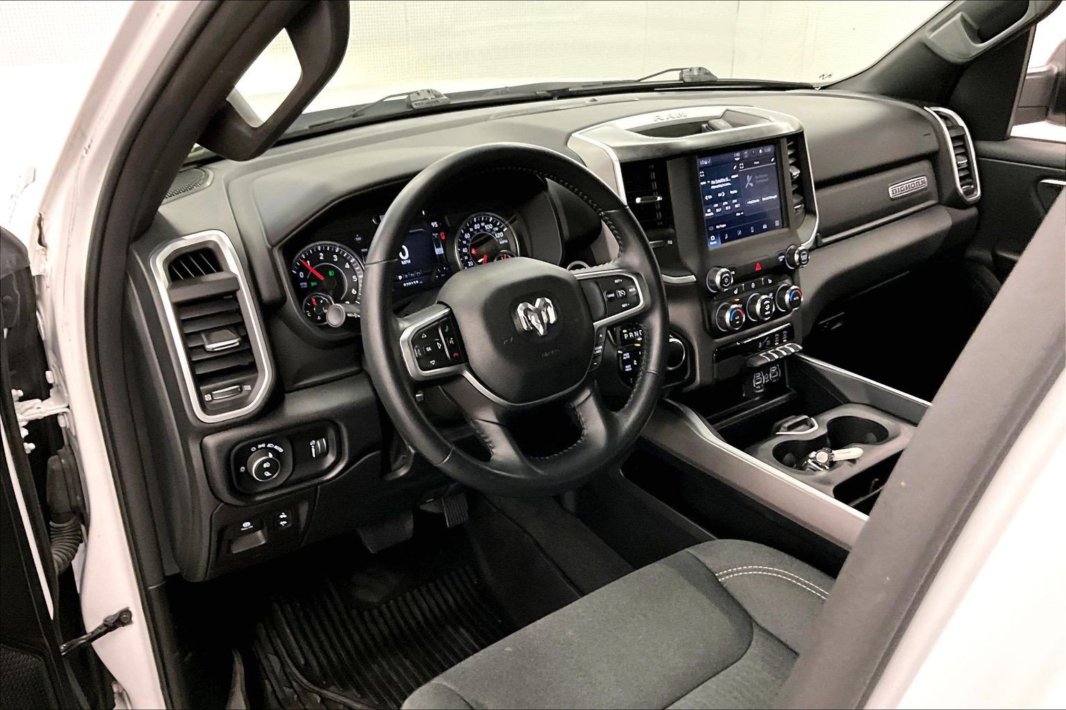Used 2022 RAM 1500 Big Horn AWD/4WD image 16