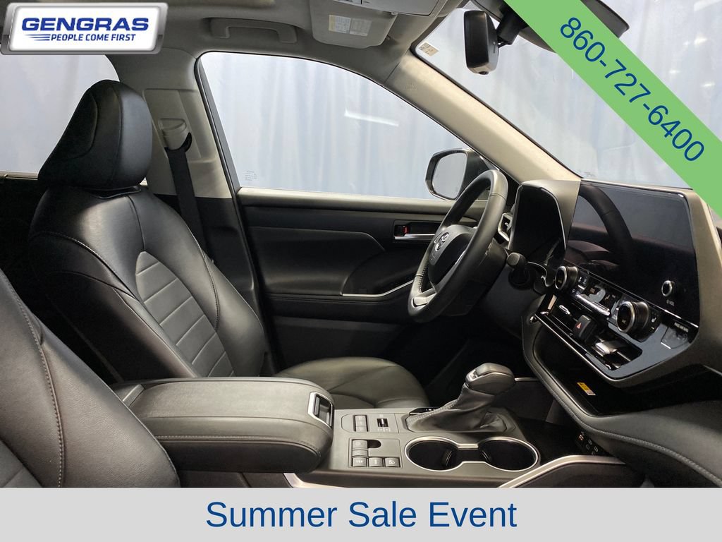Used 2023 Toyota Highlander XLE AWD/4WD image 44