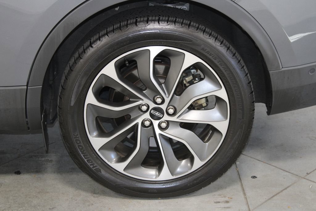 Used 2022 Lincoln Nautilus Reserve w/ Equipment Group 201A image 17