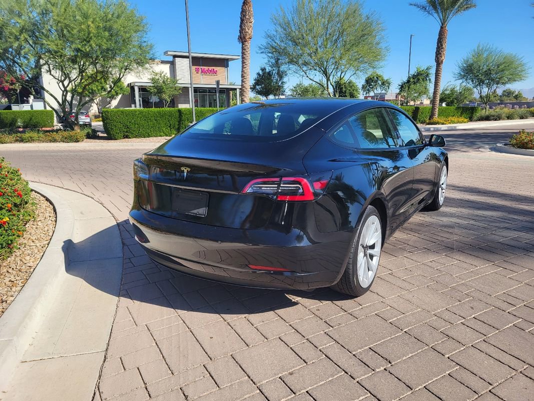 Used 2022 Tesla Model 3 Standard Range image 3