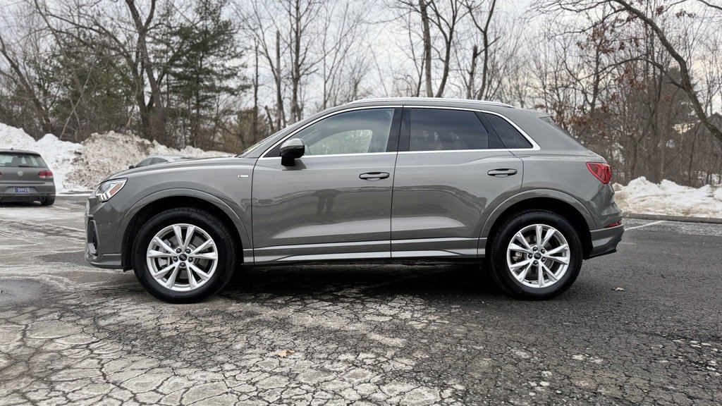 Used 2025 Audi Q3 2.0T Premium w/ Convenience Package image 3