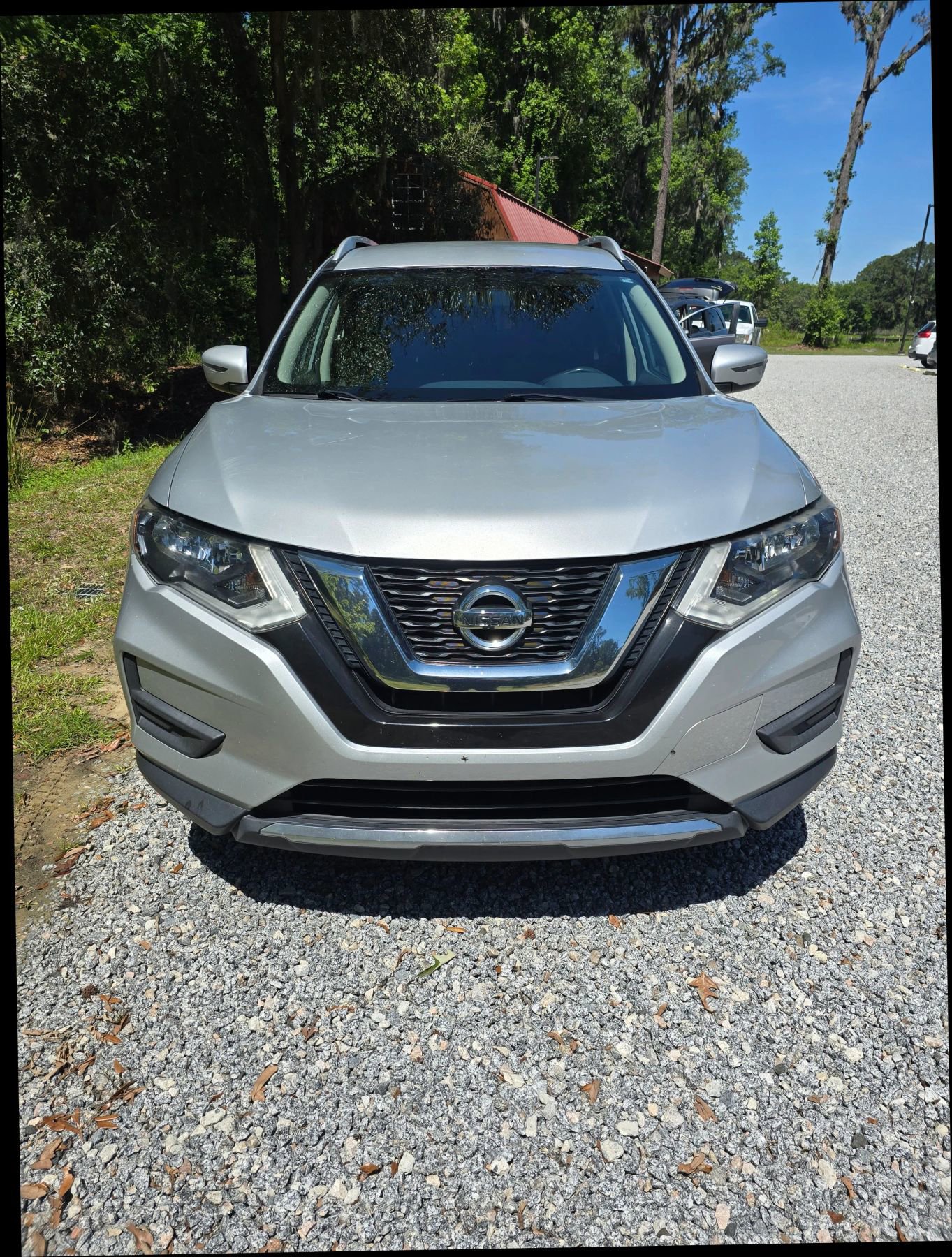 Used 2017 Nissan Rogue SV FWD image 2