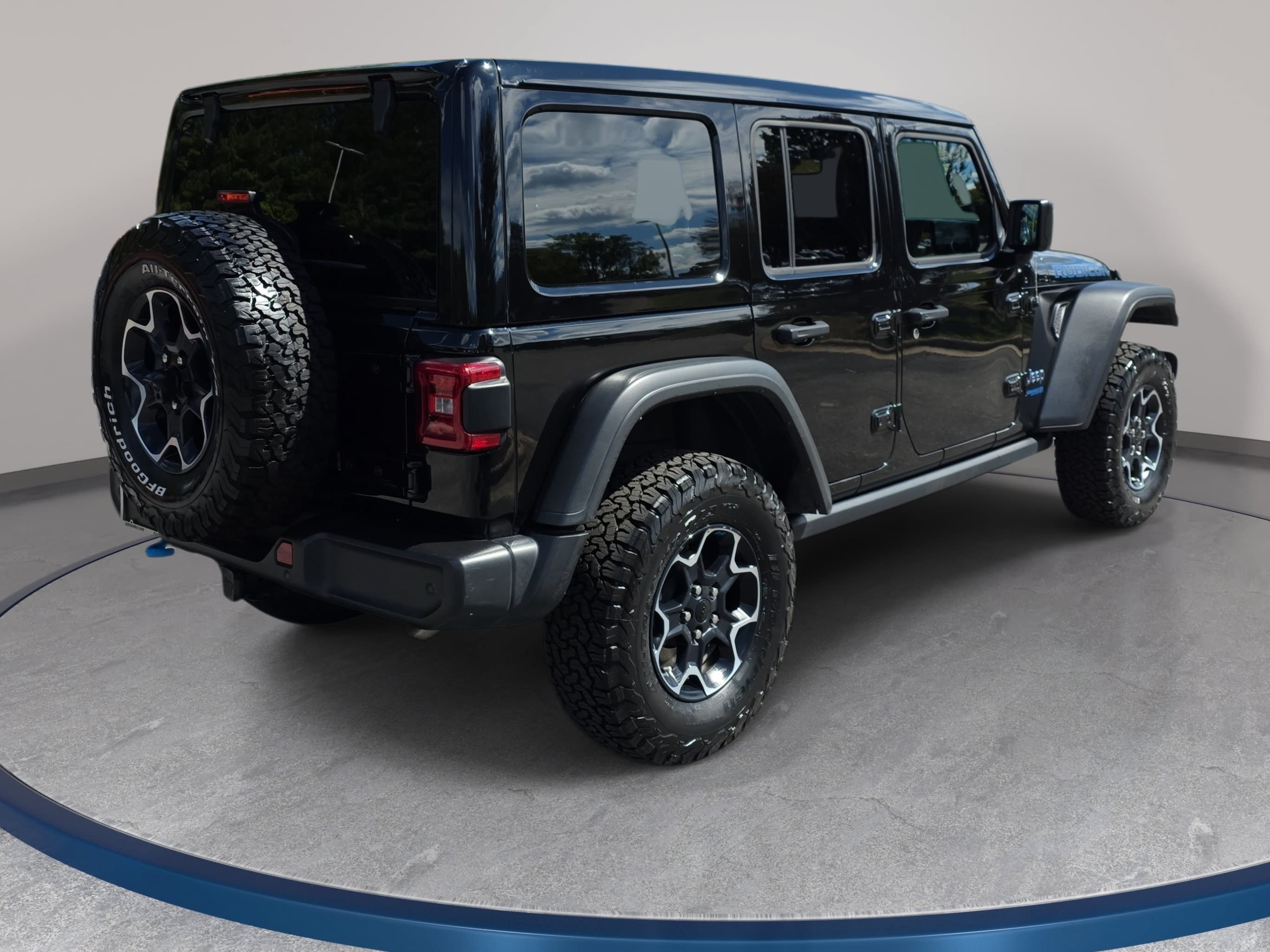 Used 2022 Jeep Wrangler Unlimited Rubicon 4xe w/ Cold Weather Group AWD/4WD image 5