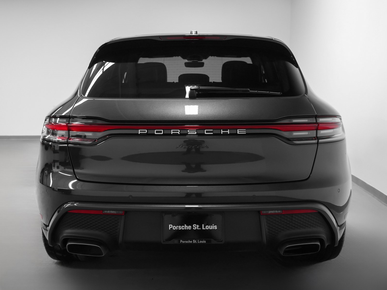 Used 2025 Porsche Macan image 11