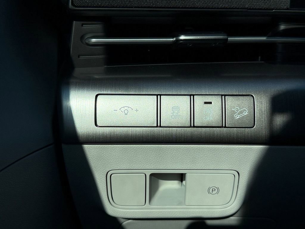 New 2026 Hyundai Kona SE image 18