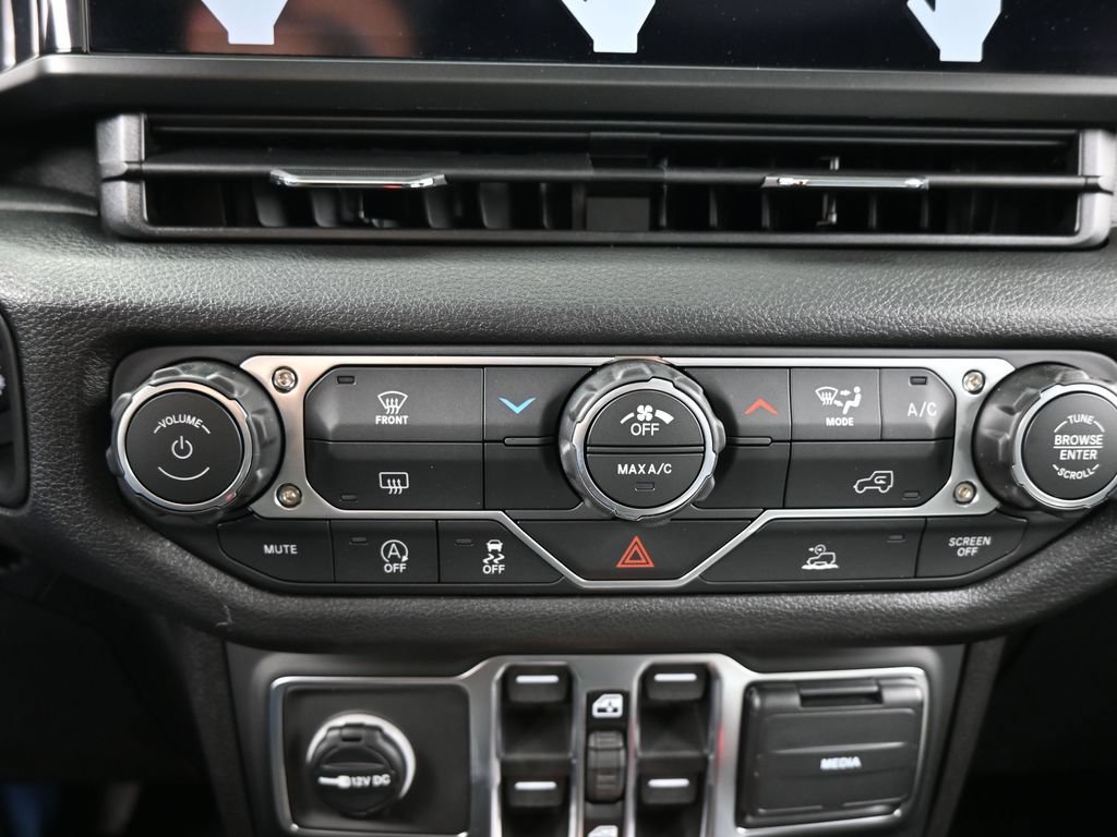 New 2026 Jeep Gladiator Sport AWD/4WD image 17