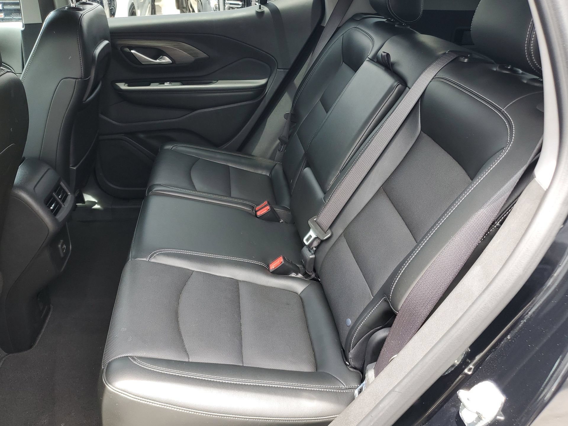 Used 2022 GMC Terrain SLT w/ LPO, Floor Liner Package FWD image 12