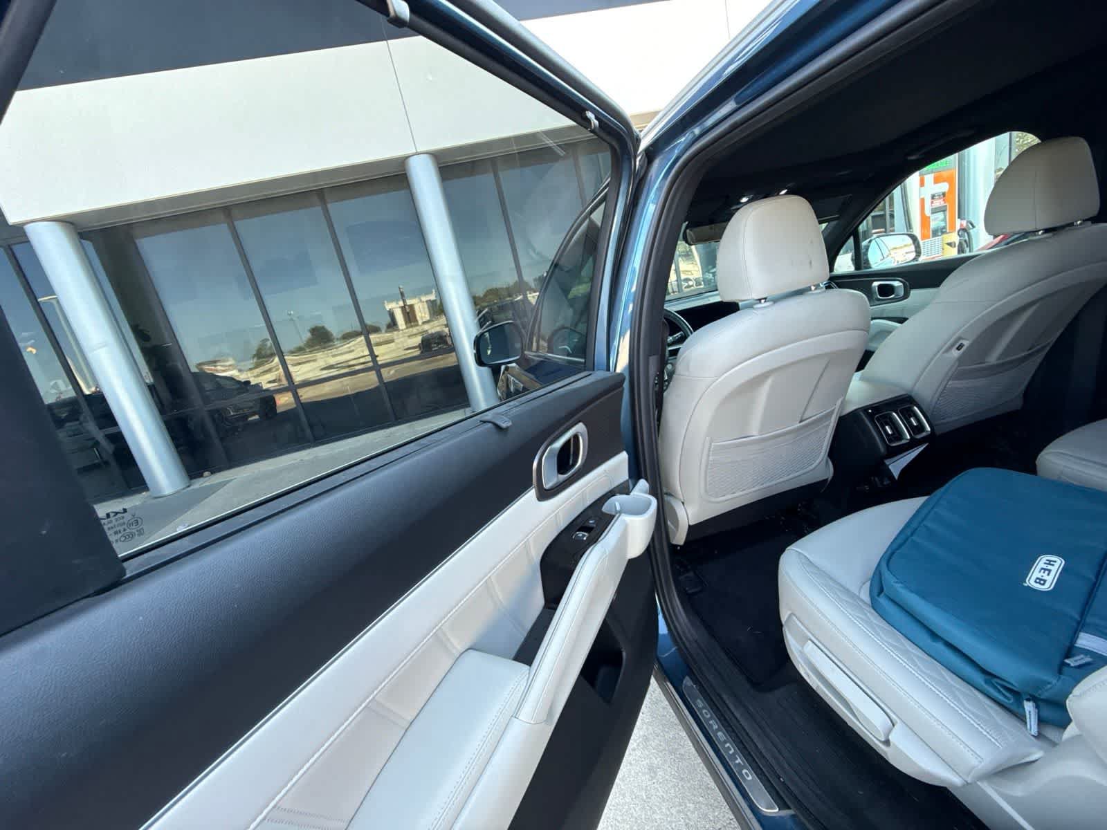 Certified 2025 Kia Sorento SX Prestige AWD/4WD image 6