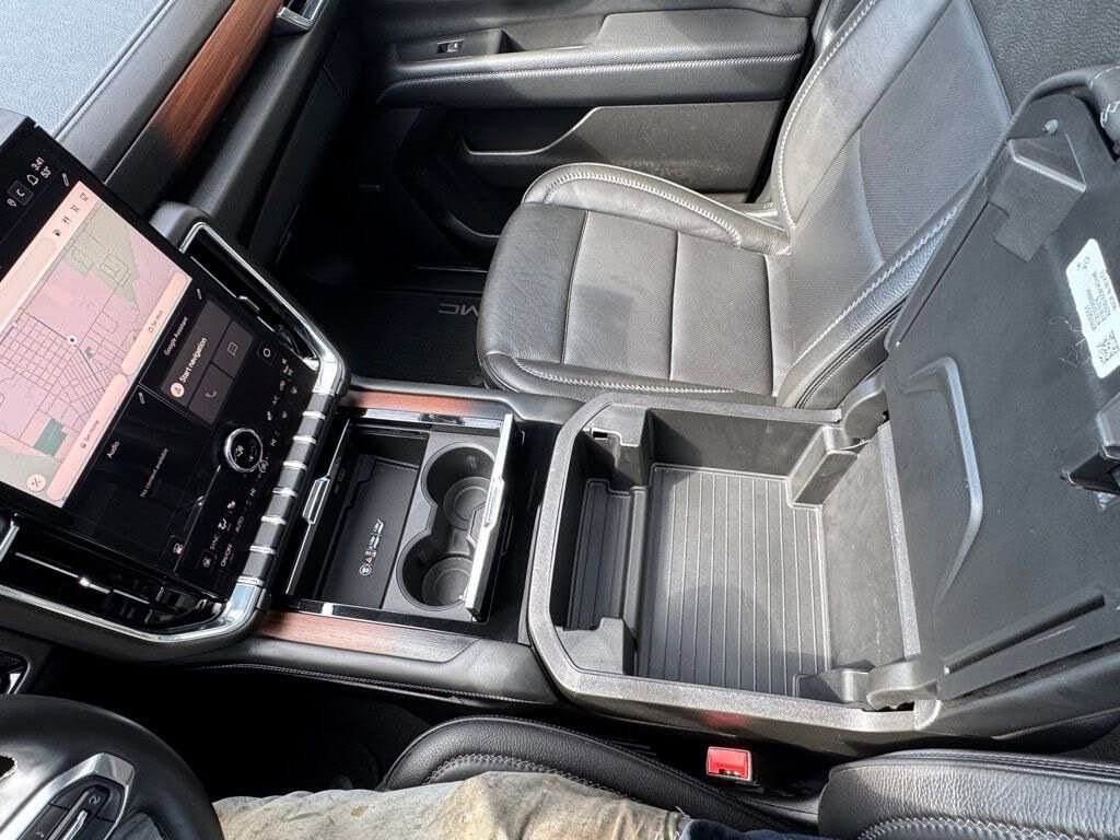 Used 2025 GMC Yukon Denali w/ Sun & Power Step Package image 26