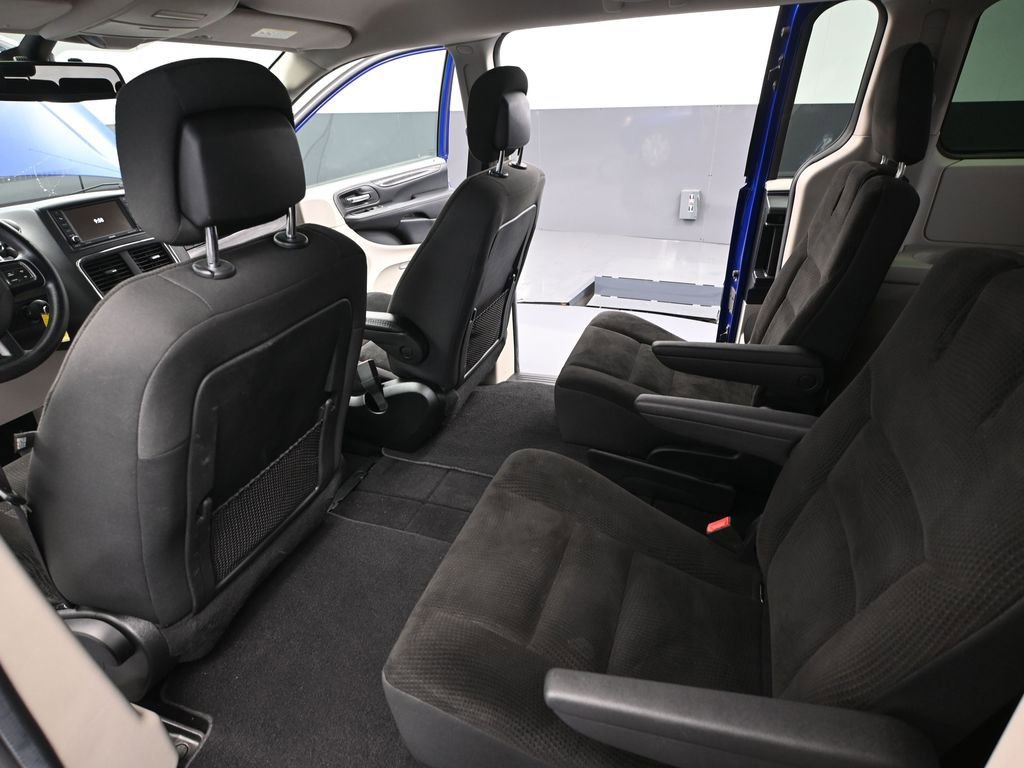 Used 2019 Dodge Grand Caravan SE w/ UConnect Hands-Free Group image 31