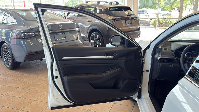 New 2026 Nissan Altima 2.5 SR w/ SR Midnight Edition Package AWD/4WD image 8
