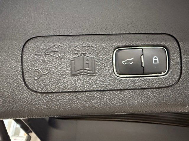 Used 2023 Lincoln Aviator Reserve image 40