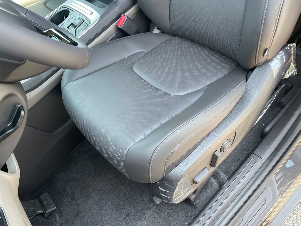 New 2026 Kia Carnival FWD image 24