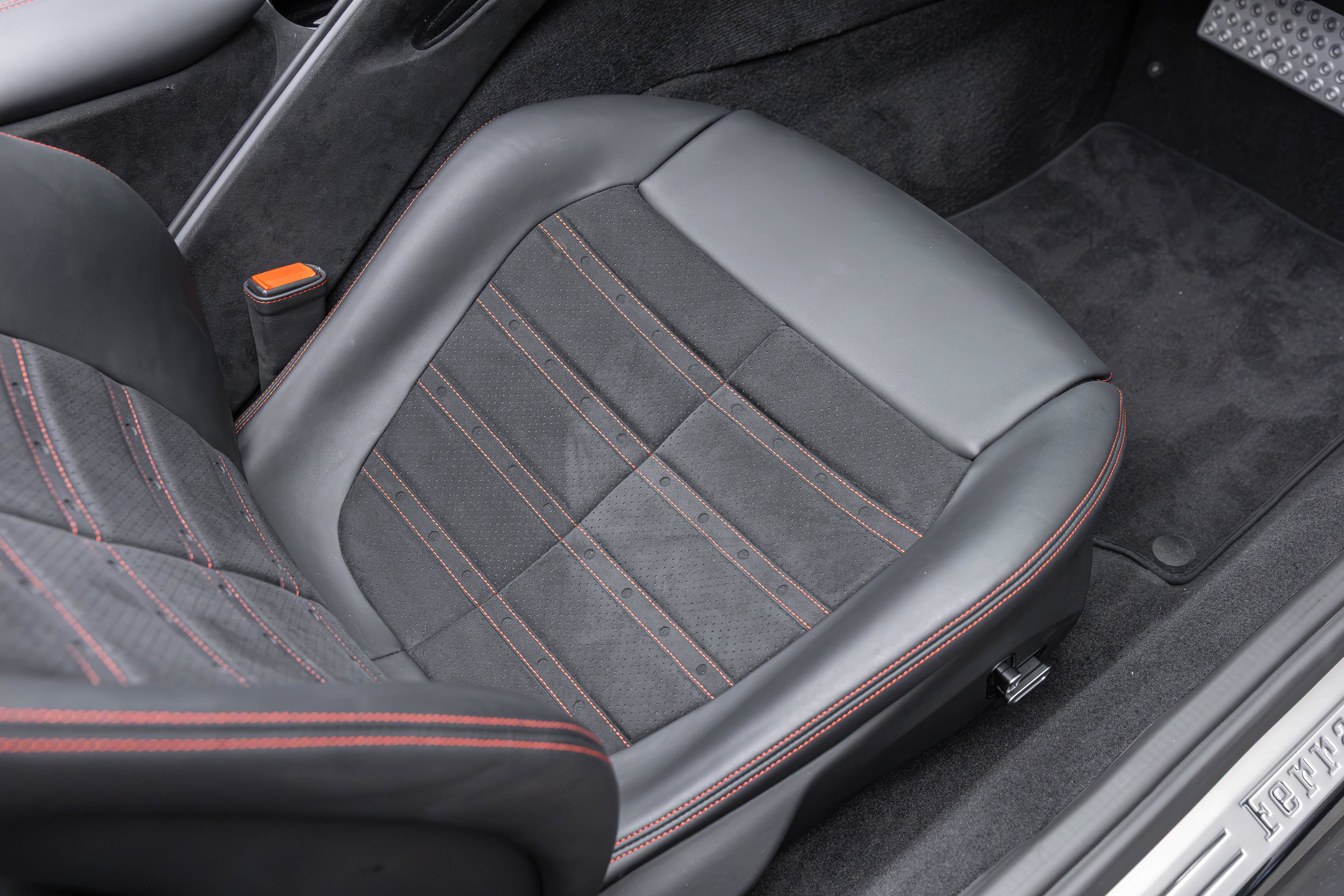 Certified 2025 Ferrari Roma Spider RWD image 22