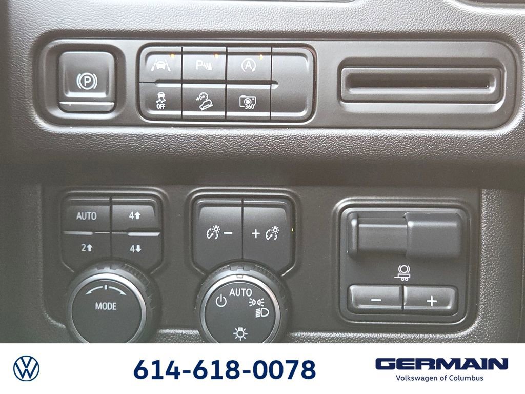 Used 2023 Chevrolet Suburban Z71 w/ Luxury Package AWD/4WD image 39