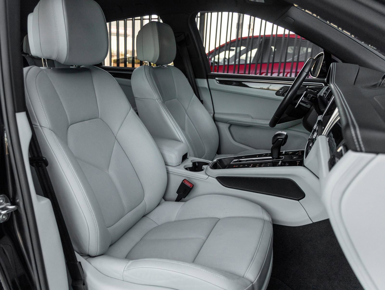 Certified 2023 Porsche Macan image 45