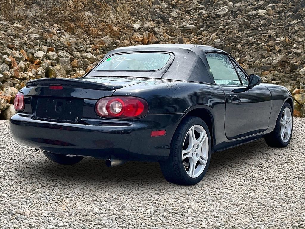 Used 2005 MAZDA MX-5 Miata LS RWD image 2