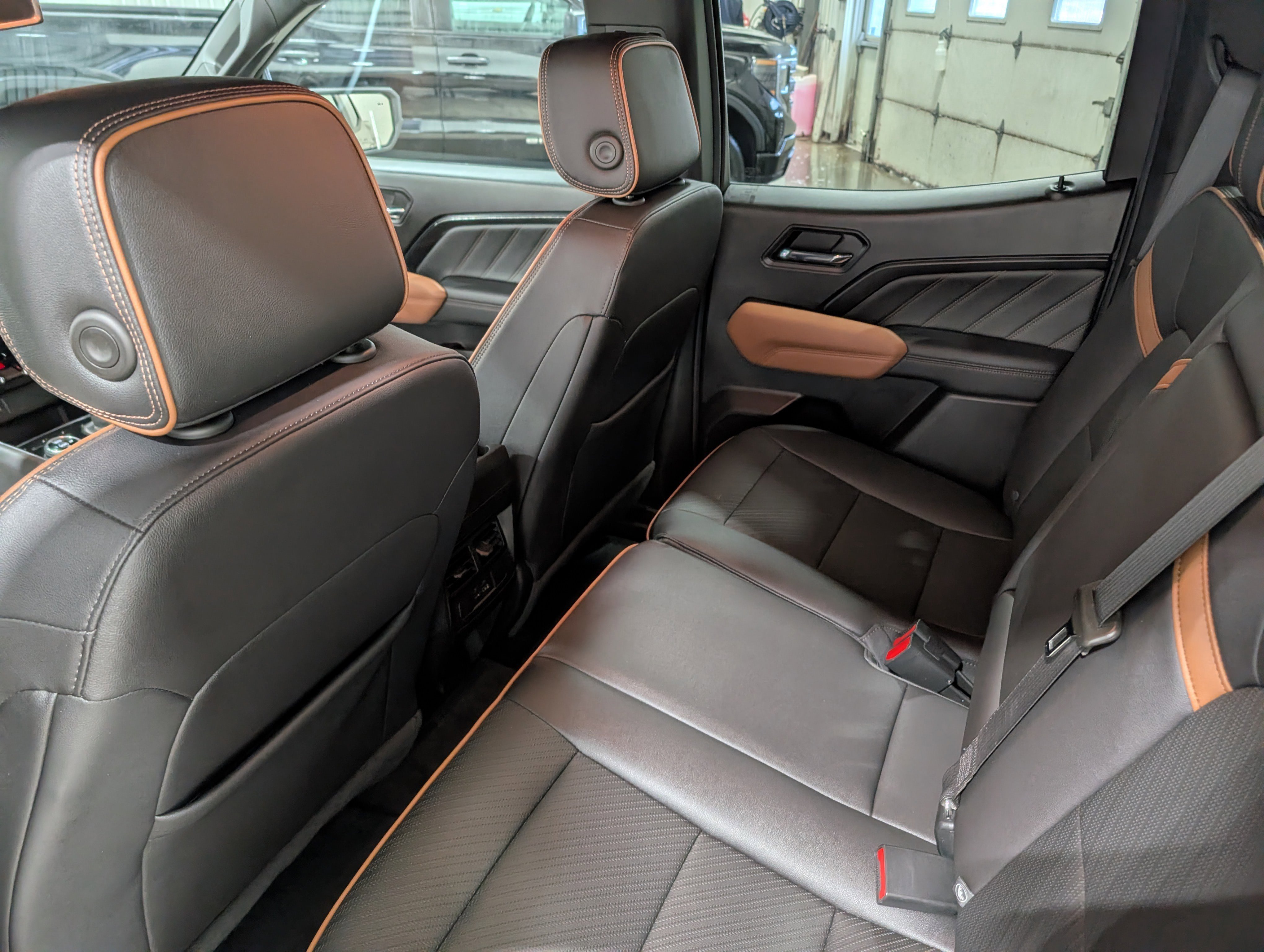 Used 2023 GMC Canyon AT4 w/ AT4 Premium Package image 16