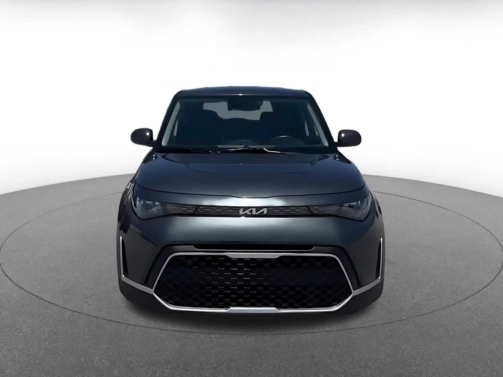 Used 2025 Kia Soul LX w/ LX Technology Package FWD image 4