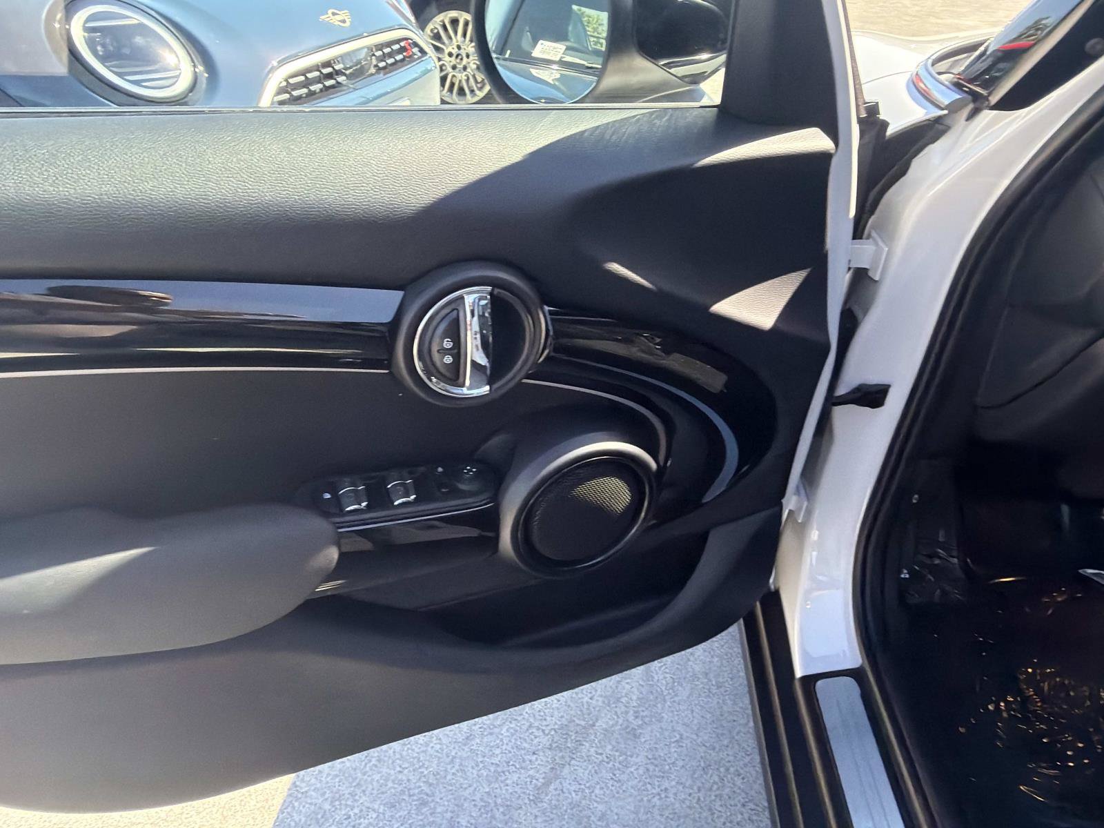 Used 2024 MINI Cooper 4-Door Hardtop FWD image 12