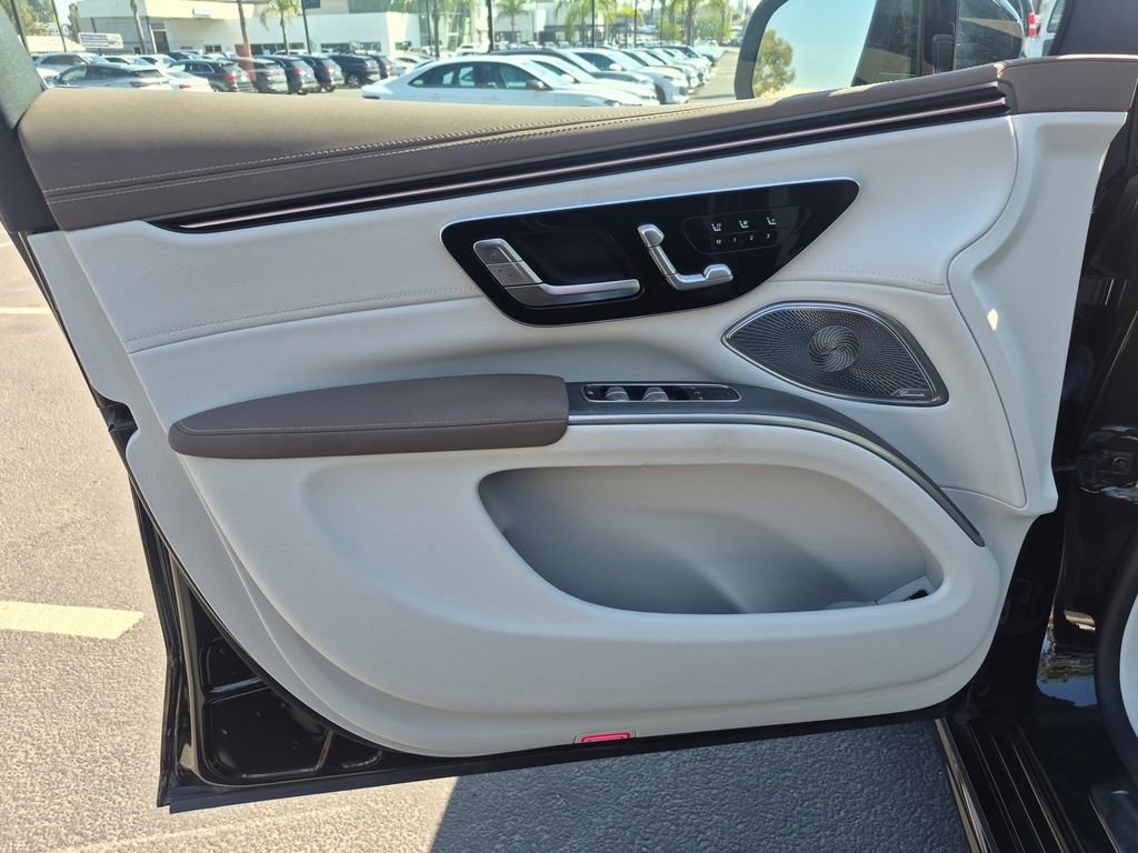 Used 2023 Mercedes-Benz EQS 580 4MATIC SUV image 10