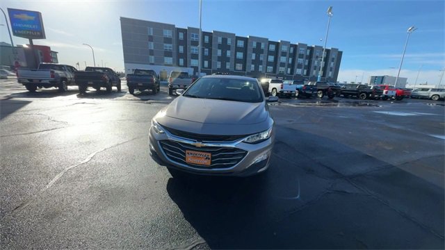 Used 2024 Chevrolet Malibu LT image 3