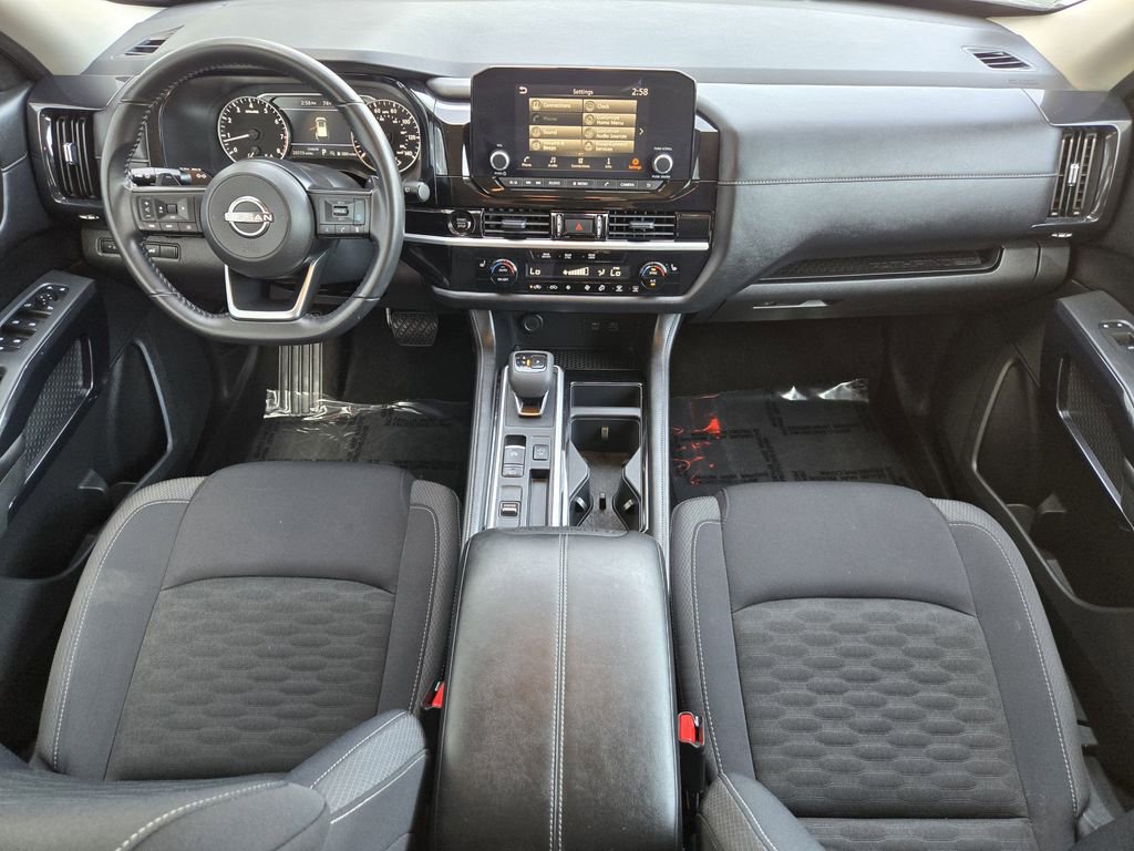 Used 2025 Nissan Pathfinder SV image 18