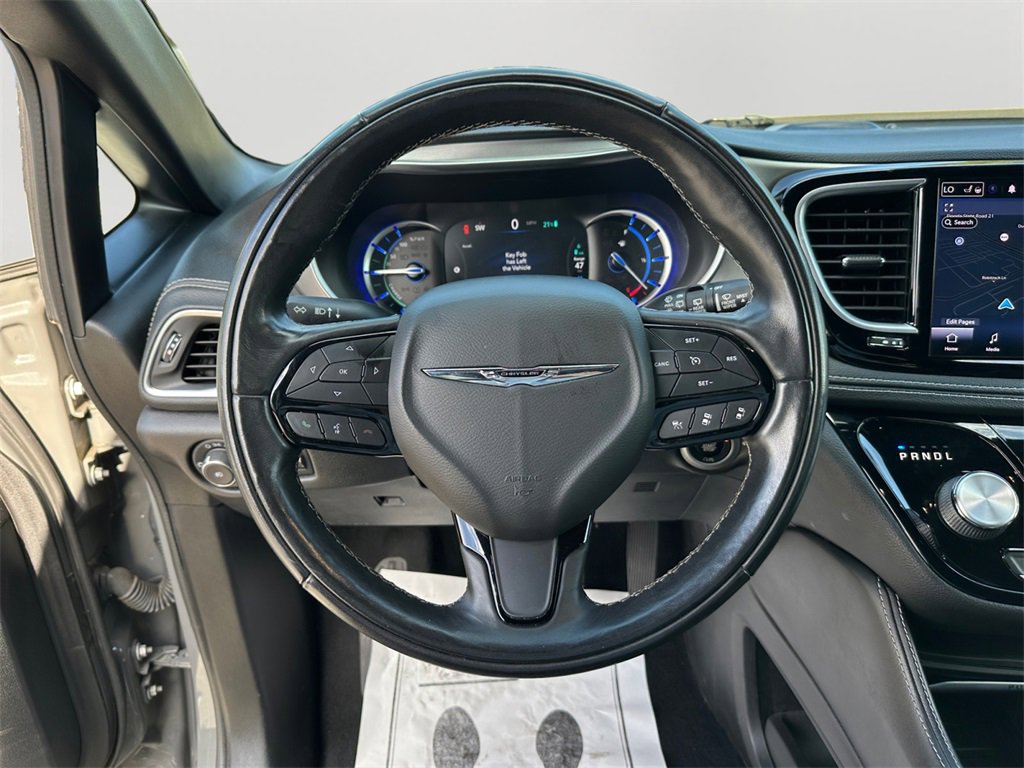 Used 2022 Chrysler Pacifica Limited w/ Uconnect Theater Family Group image 19