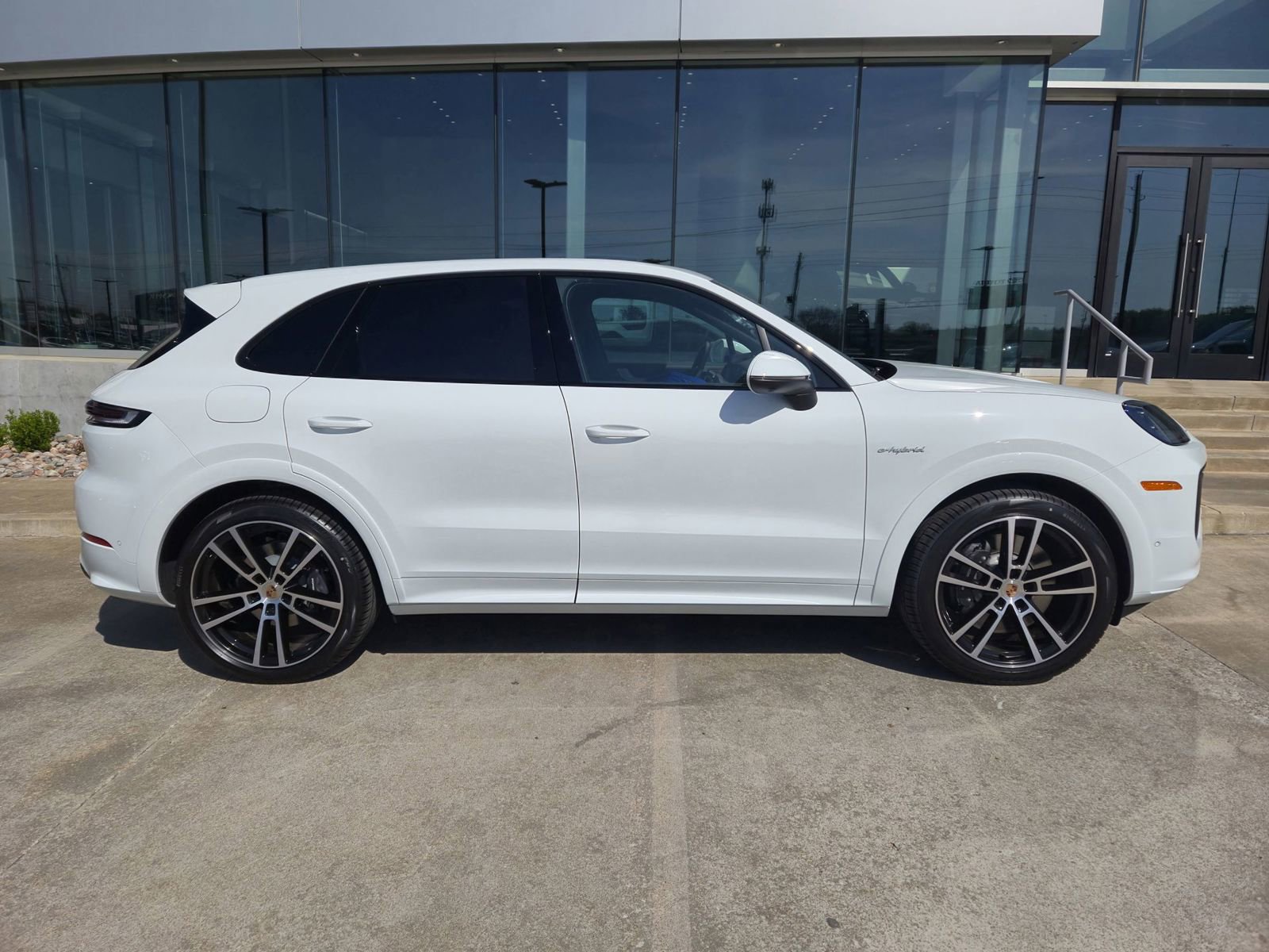 Certified 2025 Porsche Cayenne E-Hybrid image 8