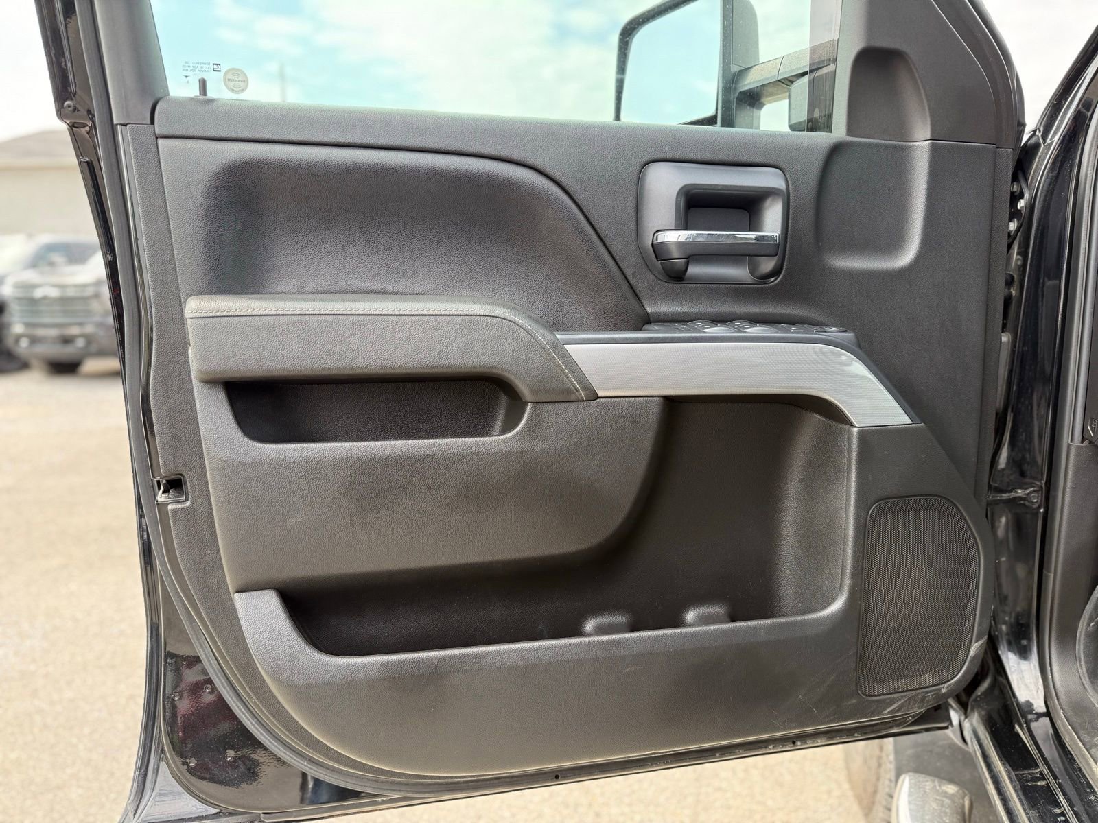 Used 2015 Chevrolet Silverado 2500 LT w/ LT Convenience Package image 10