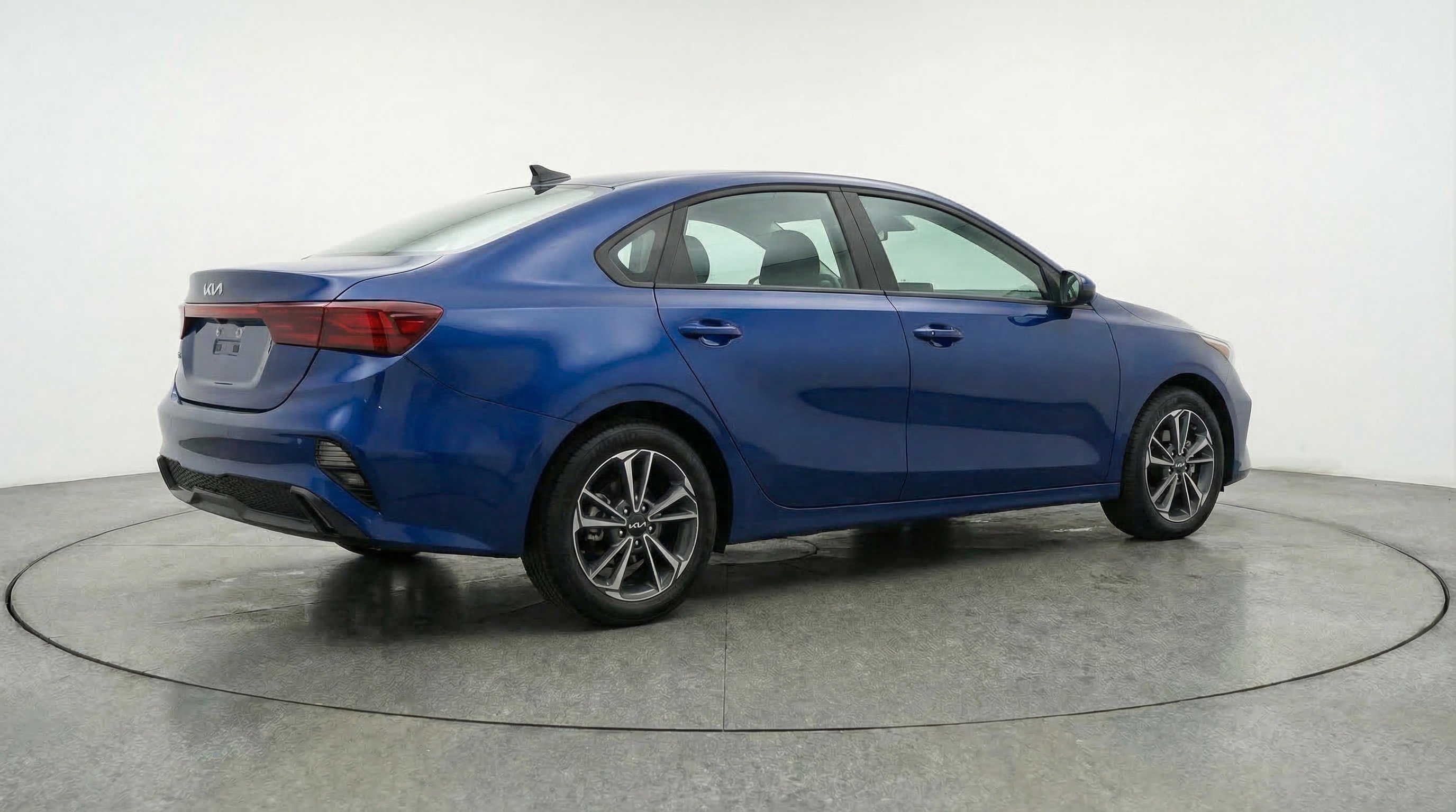 Used 2024 Kia Forte LXS image 9