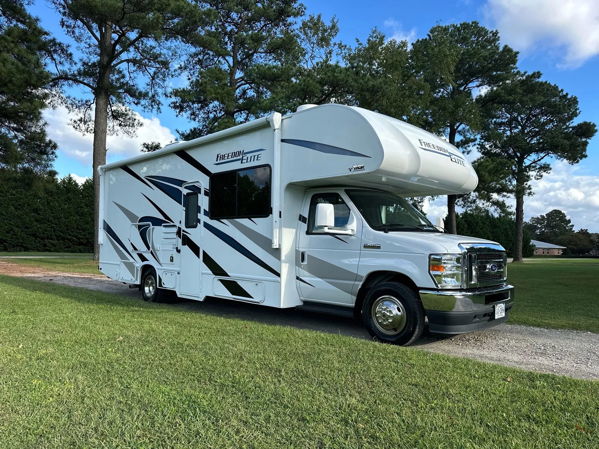 Used 2021 Ford E-450 and Econoline 450 Super Duty w/ Motorhome Prep Package image 6