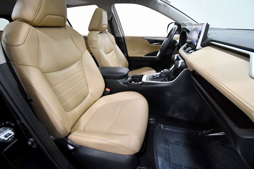 Used 2019 Toyota RAV4 Limited image 19