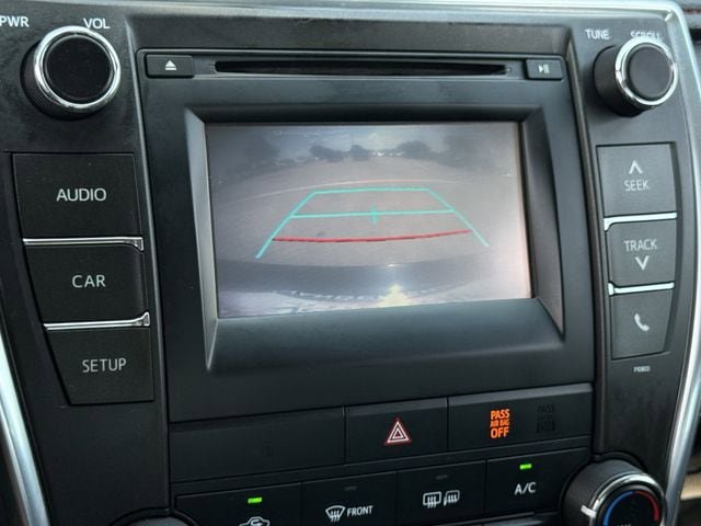 Used 2015 Toyota Camry SE FWD image 18
