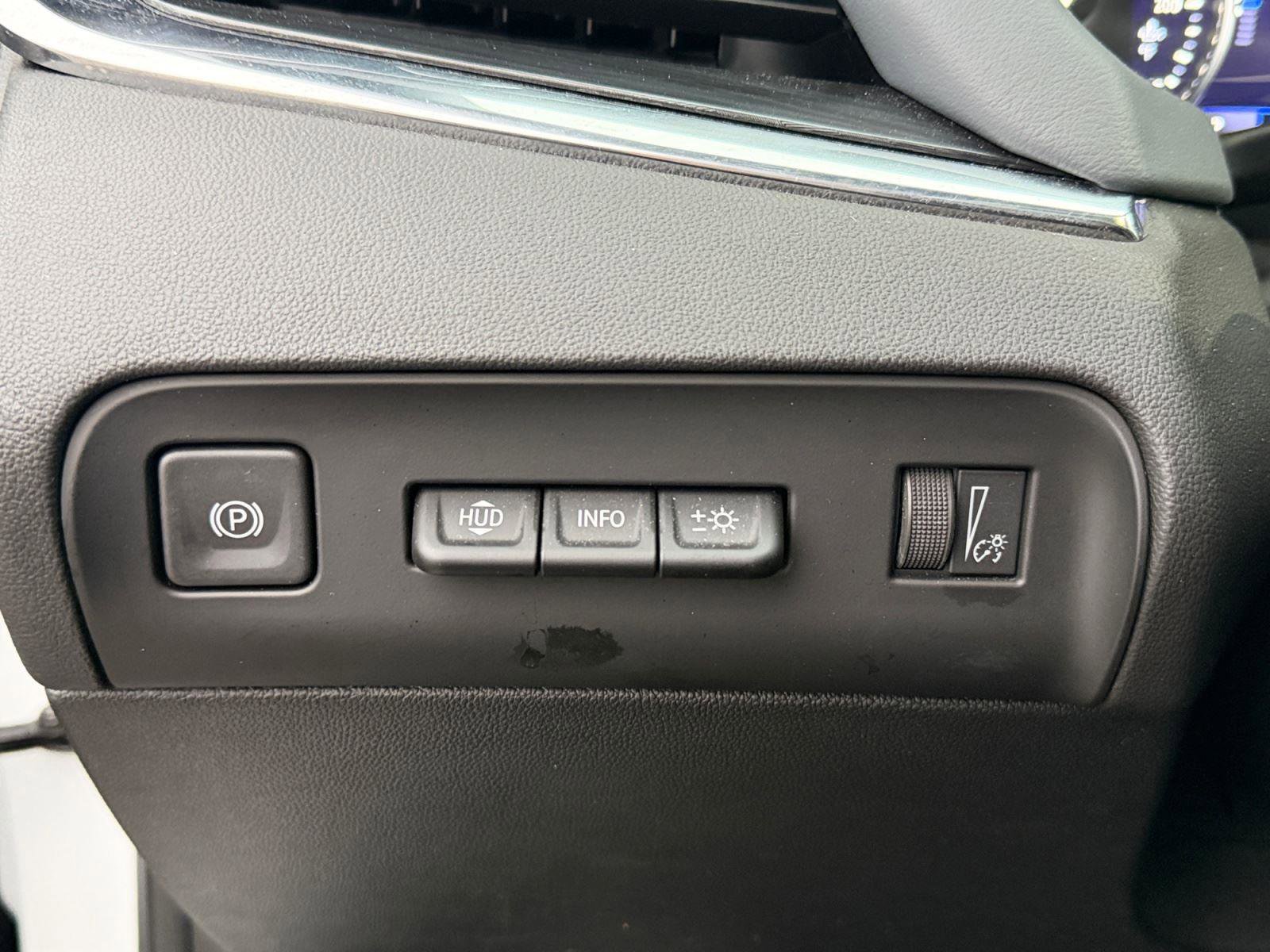 Used 2024 Buick Enclave Premium image 17