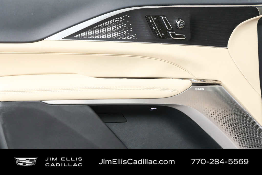 Used 2024 Cadillac Lyriq Luxury w/ Nappa Leather Package AWD/4WD image 6
