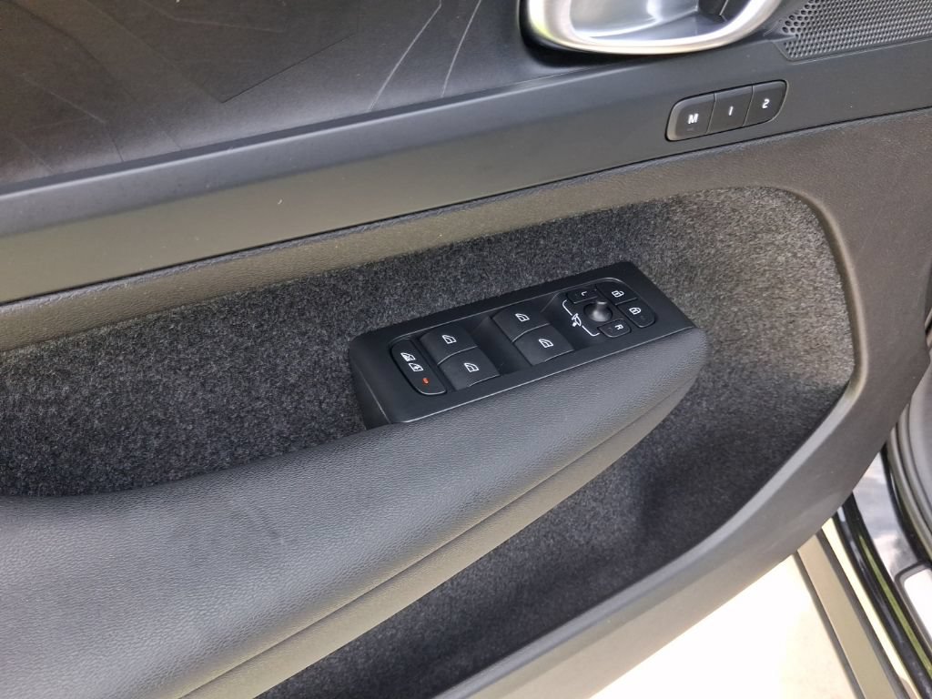 Used 2023 Volvo XC40 Recharge Plus AWD/4WD image 16