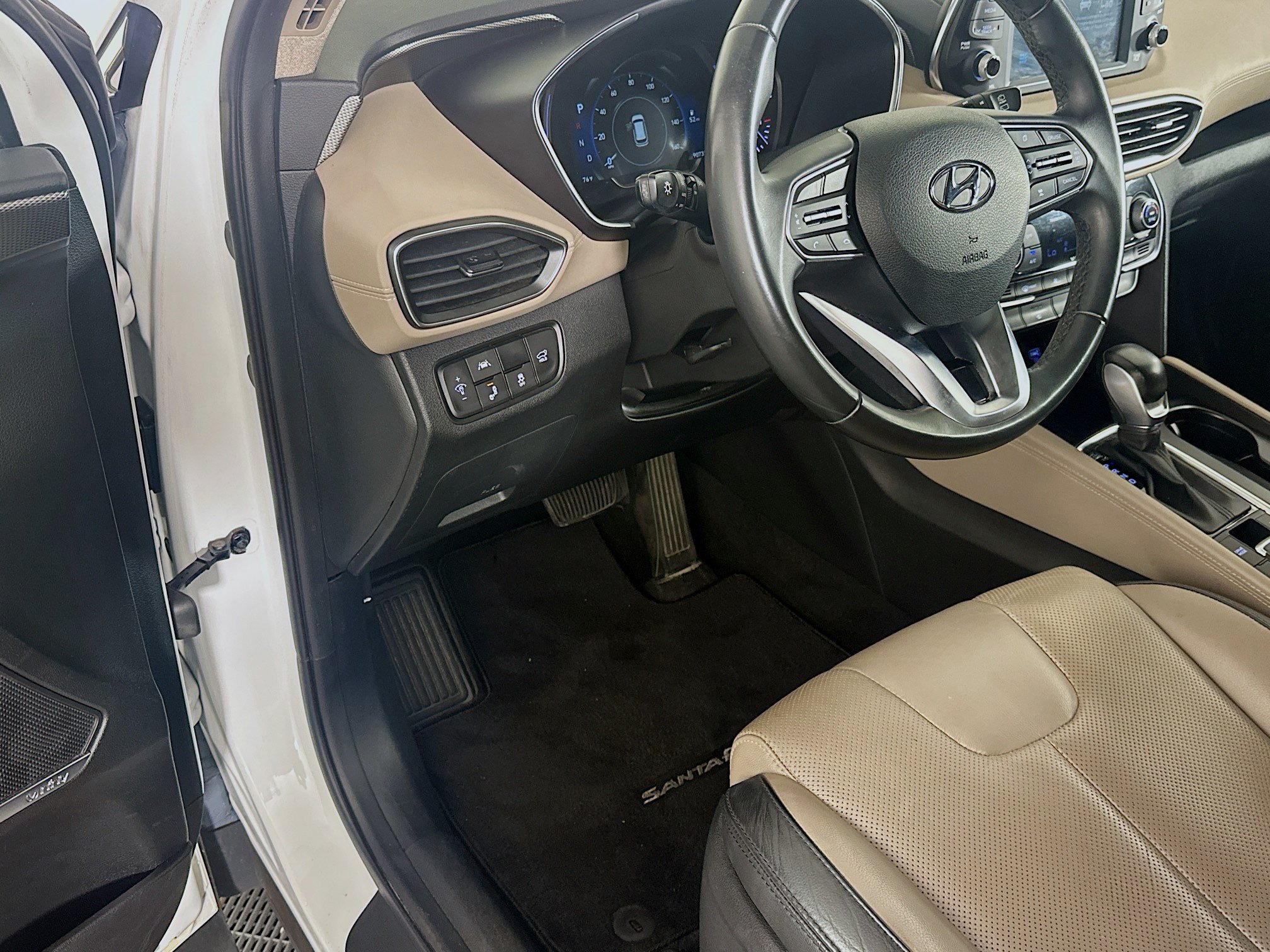 Used 2020 Hyundai Santa Fe SEL FWD image 17