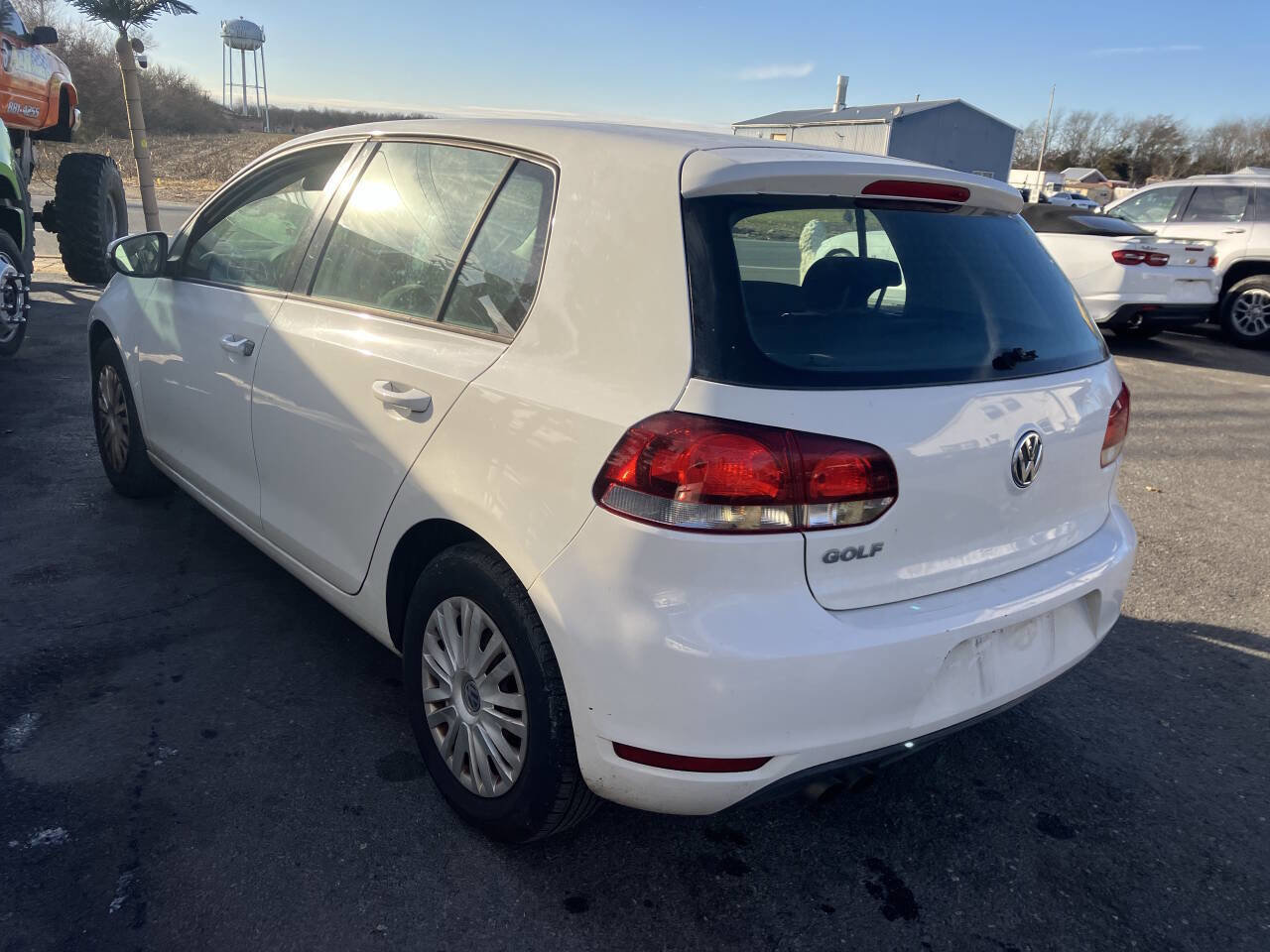 Used 2010 Volkswagen Golf 4-Door image 8